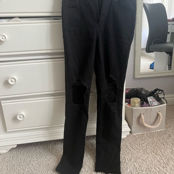 Levi’s 721 High Rise Skinny Black Ripped Jeans - Picture 2 of 5